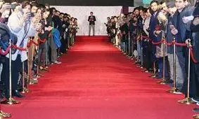 دبیر جشنواره فجر ۱۴۰۰: فرش قرمز محل الگودهی غلط و ایجاد حواشی است