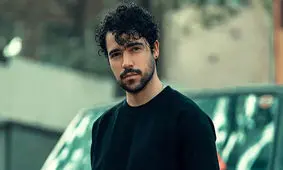 توئیت جدید شروین حاجی پور و اعلام برائت از دولت آمریکا