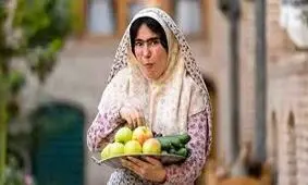 سفر در زمان؛ تیپ و چهرۀ «طاووس» (سریال بامداد خمار) در خیابان‌های دبی 
