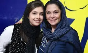 قاب زیبای مادر و دختری مستانه مهاجر و نفس بازغی در مراسم اکران خصوصی یک فیلم
