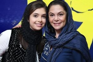 قاب زیبای مادر و دختری مستانه مهاجر و نفس بازغی در مراسم اکران خصوصی یک فیلم