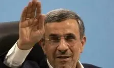 رفتار عجیب محمود احمدی‌نژاد در مراسم ختم خواهرش؛ امضای یادگاری و عکس سلفی در اوج عزاداری/ ویدئو