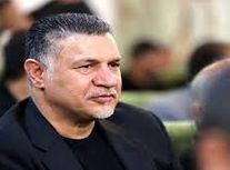 حرکت زیبای علی دایی در مراسم یادبود داریوش مصطفوی/ ویدئو