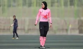 سنگ اندازی هایی جلوی مهسا قربانی، داور زن ایرانی