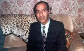 سفر به تاریخ؛ «احمدرضا، پنجمین پسر رضاخان» به همراه همسرش در یک زیارتگاه