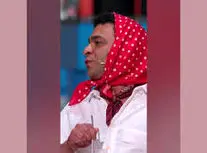 بازیگر مرد تلویزیون با روسری به یک برنامه آمد/ ویدئو