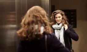 چرا در آسانسور آینه نصب می‌کنند؟ پاسخ این سوال شما را غافلگیر خواهد کرد