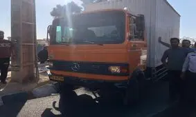 برخورد خاور با ۱۵ خودرو در بلوار سیمون بولیوار تهران/ مصدومیت ۲ نفر