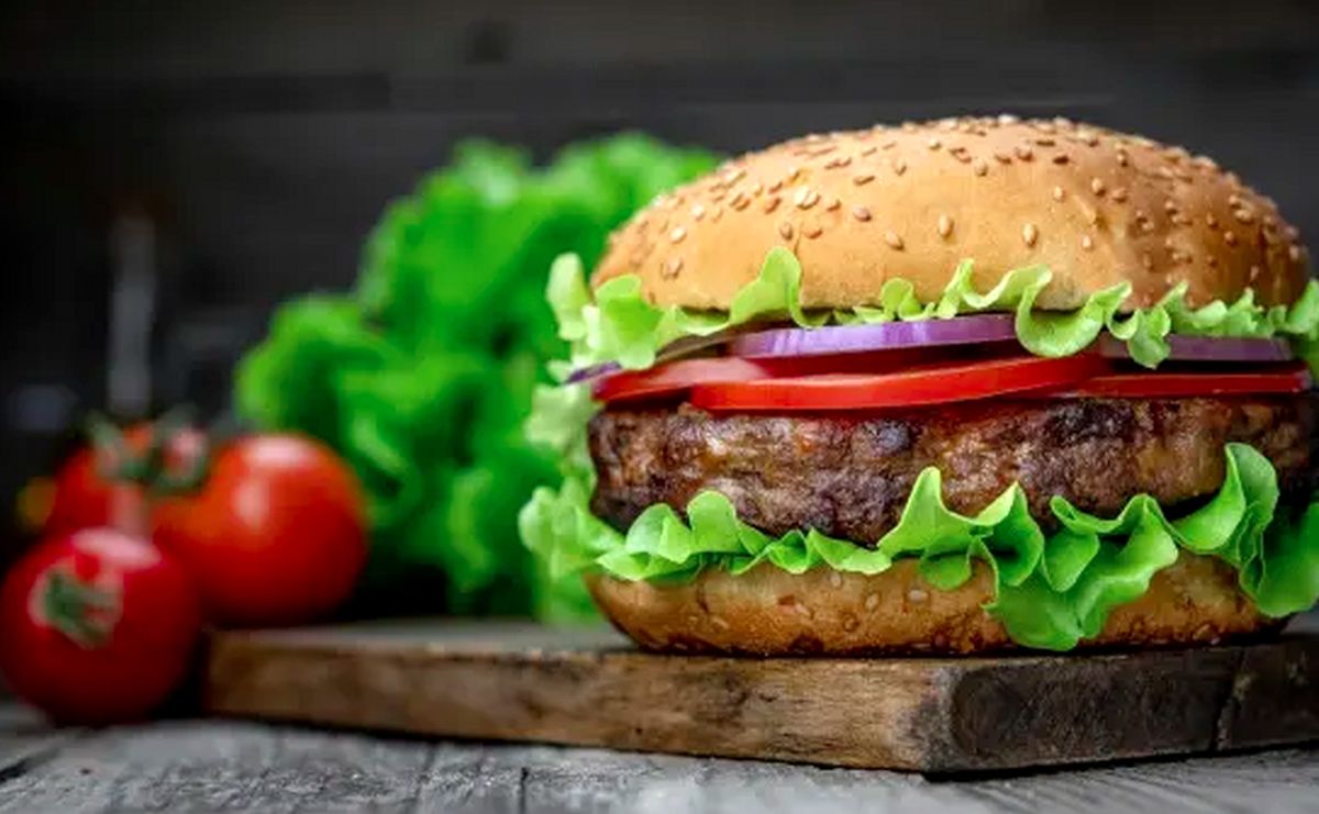اگر هر روز یک برگر بخورید چه اتفاقی برای بدنتان میافتد؟