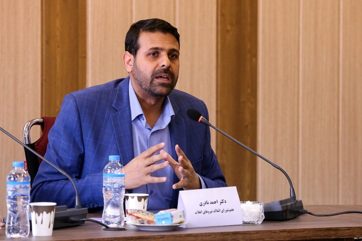 نادری، عضو هیأت رئیسه مجلس: نخبگان و دلسوزان کشور و انقلاب بمب اتم میخواهند