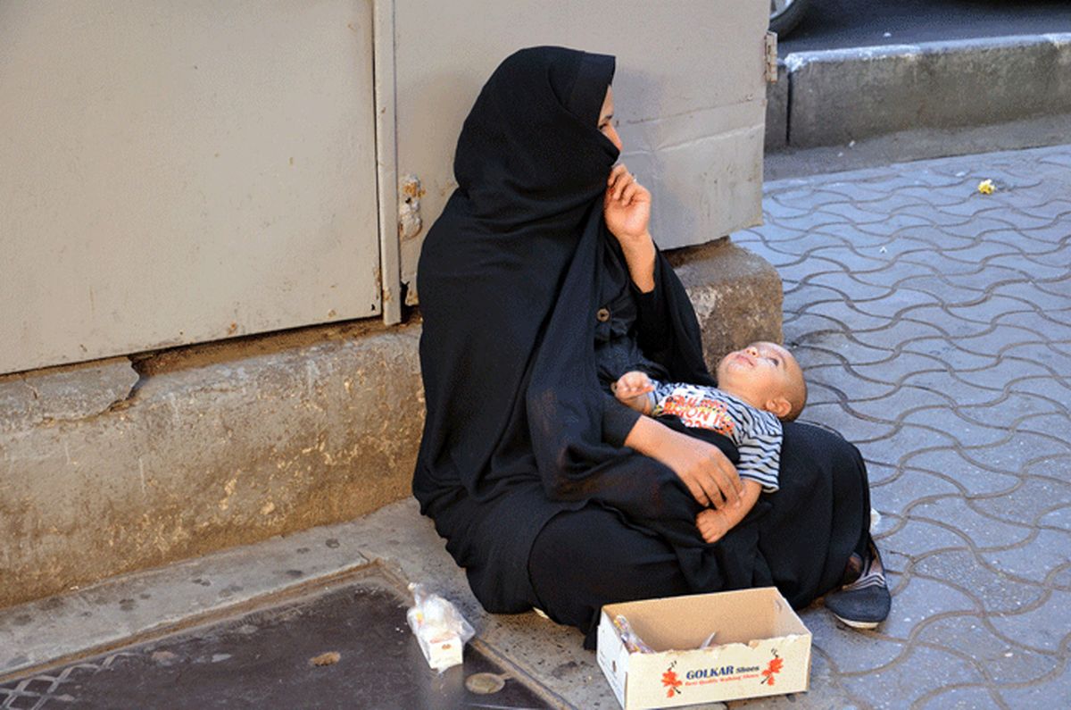 تکدی گری دختر ۱۴ ساله بعد از سرقت طلاهای مادر