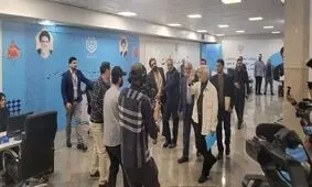 تجمع طرفداران جلیلی در خیابان های اطراف وزارت کشور هنگام ثبت نام او برای ریاست‌جمهوری/ عکس