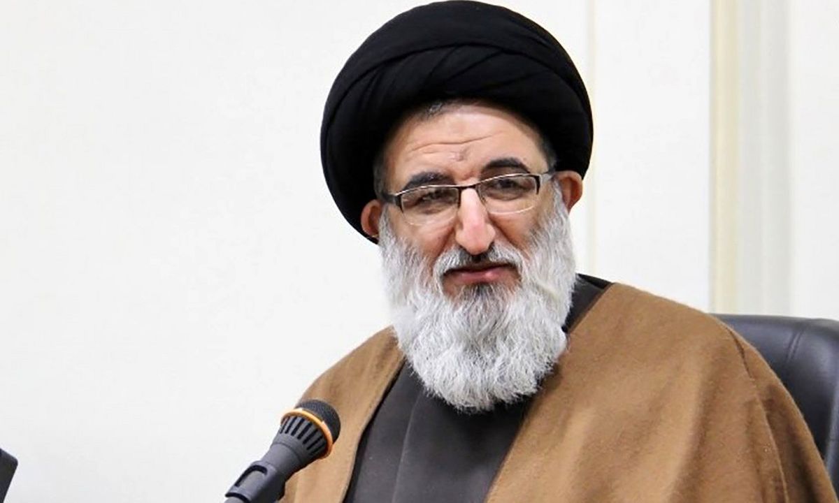 امام جمعه کرج: احتمال دارد که رییسجمهور ما در کاخ سفید هم نماز بخواند