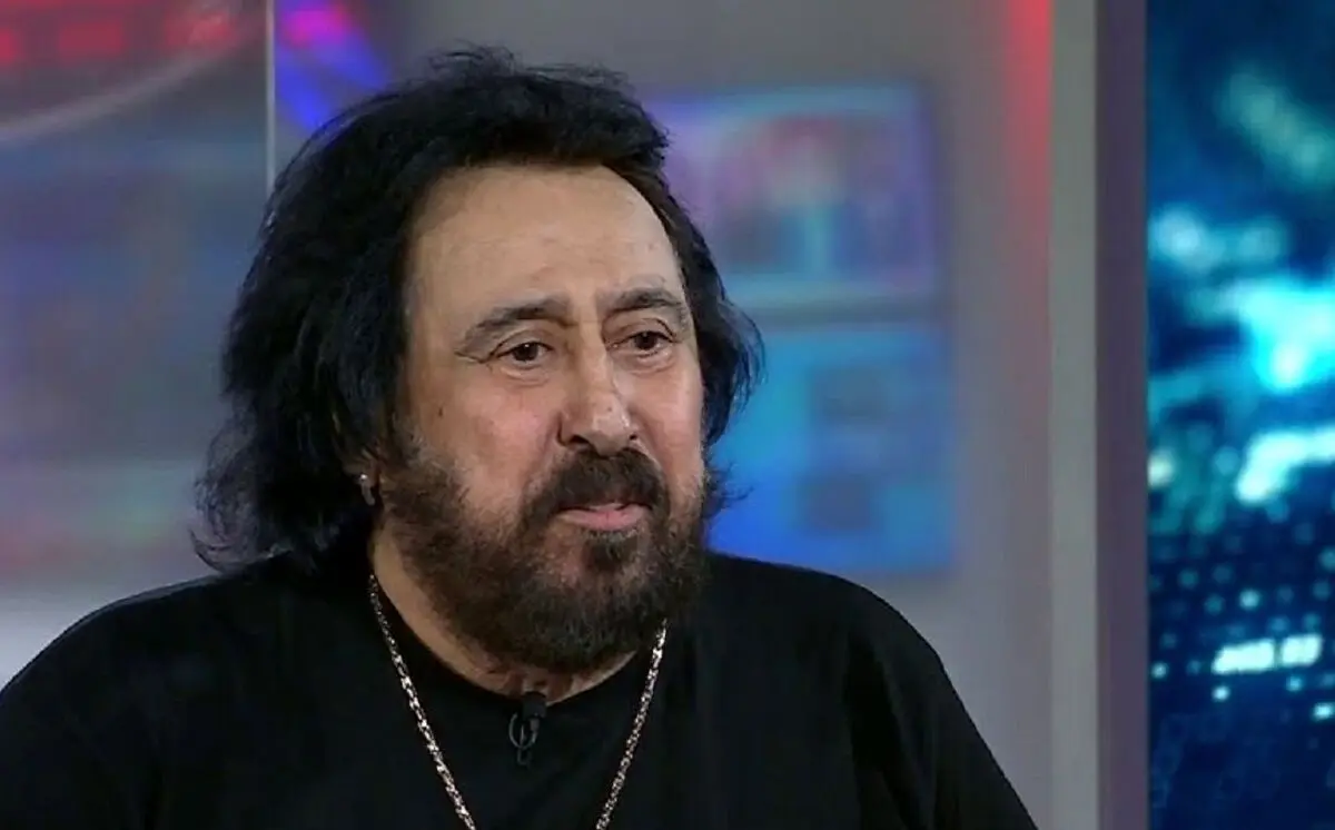 سفر در زمان؛ «شهرام شب پره و گروه اش در حال اجرا در تهران»؛ سال 55/ عکس

