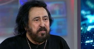 سفر در زمان؛ «شهرام شب پره و گروه اش در حال اجرا در تهران»؛ سال 55/ عکس

