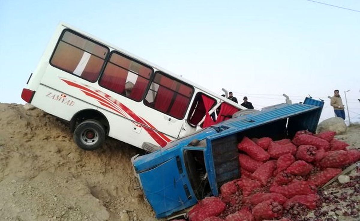 علت وقوع تصادف مینی‌بوس و مزدا در فولادشهر مشخص شد