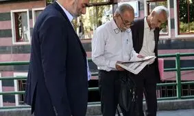  کارمندان و بازنشستگان منتظر افزایش حقوق نباشند |   افزایش دستمزد فعلا اولویت ندارد!