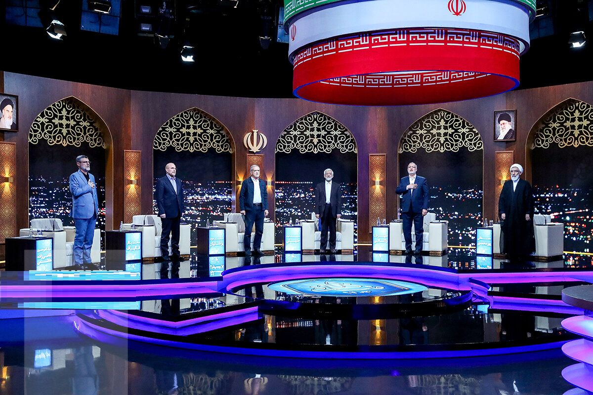 آقای صداوسیما! چرا موبایل یکی از کاندیداها را در مناظره گرفتید؟!