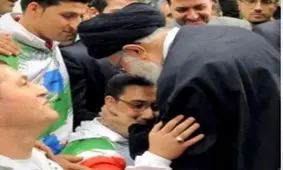 قهرمان وزنه‌برداری هدیه رهبری را برای آزادی زندانیان به فروش گذاشت

