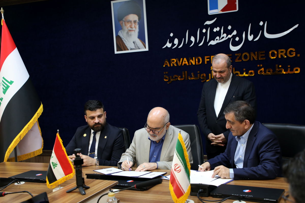 تحقق نخستین گام از تفویض اختیارات دولت به استانداران/ خوزستان پیشگام در توسعه همکاری‌های مرزی با عراق/ امضای تفاهم‌نامه برای تسهیل تردد و تجارت در مرز شلمچه