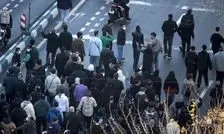 گزارش میدانی  اعتراضات معیشتی ۱۴ دی؛ کاهش محسوس تجمعات / آمار مصدومیت پلیس و نیروهای بسیج به ۲۹۵ نفر رسید