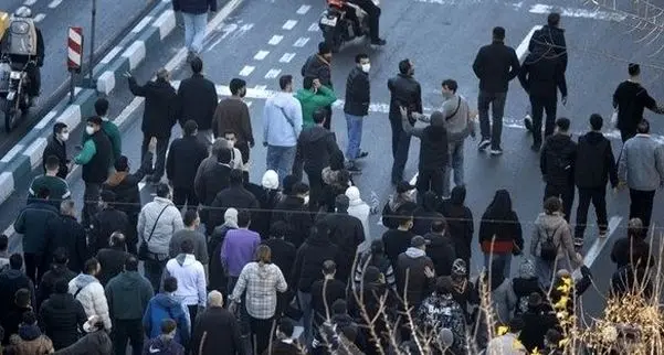 گزارش میدانی  اعتراضات معیشتی ۱۴ دی؛ کاهش محسوس تجمعات / آمار مصدومیت پلیس و نیروهای بسیج به ۲۹۵ نفر رسید