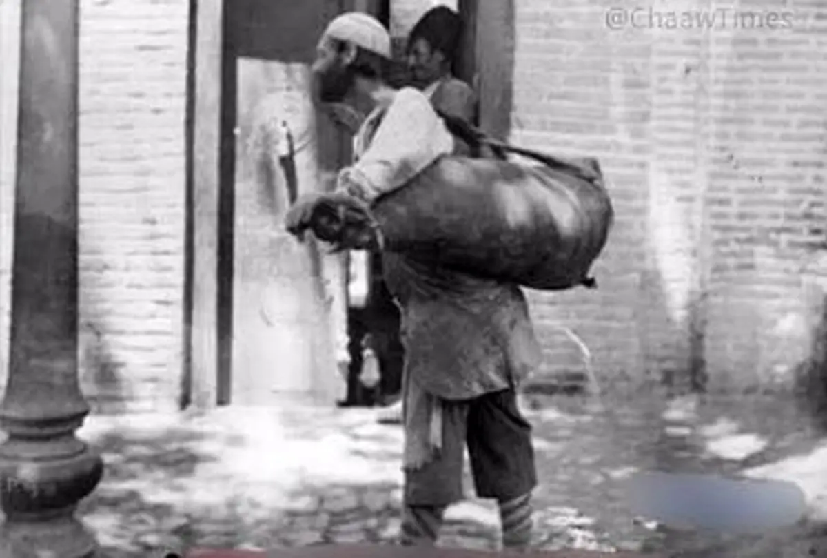 سفر در زمان؛ پیرمرد آب‌فروش در تهران؛ حدود سال 1300
