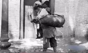 سفر در زمان؛ پیرمرد آب‌فروش در تهران؛ حدود سال 1300