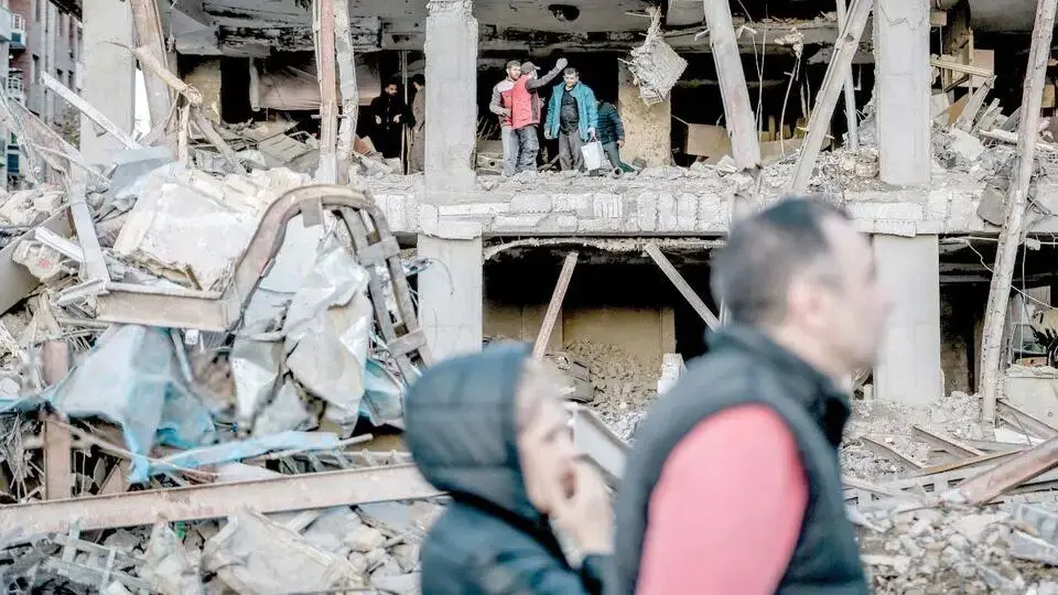 روایت یک امدادگر که زلزله بم،حادثه قطار نیشابور و جنگ این روزها را تجربه کرده/ خطر بمب و انفجار مجدد بیخ گوش امدادگران/ امدادرسانی کنار موشک ۲متری