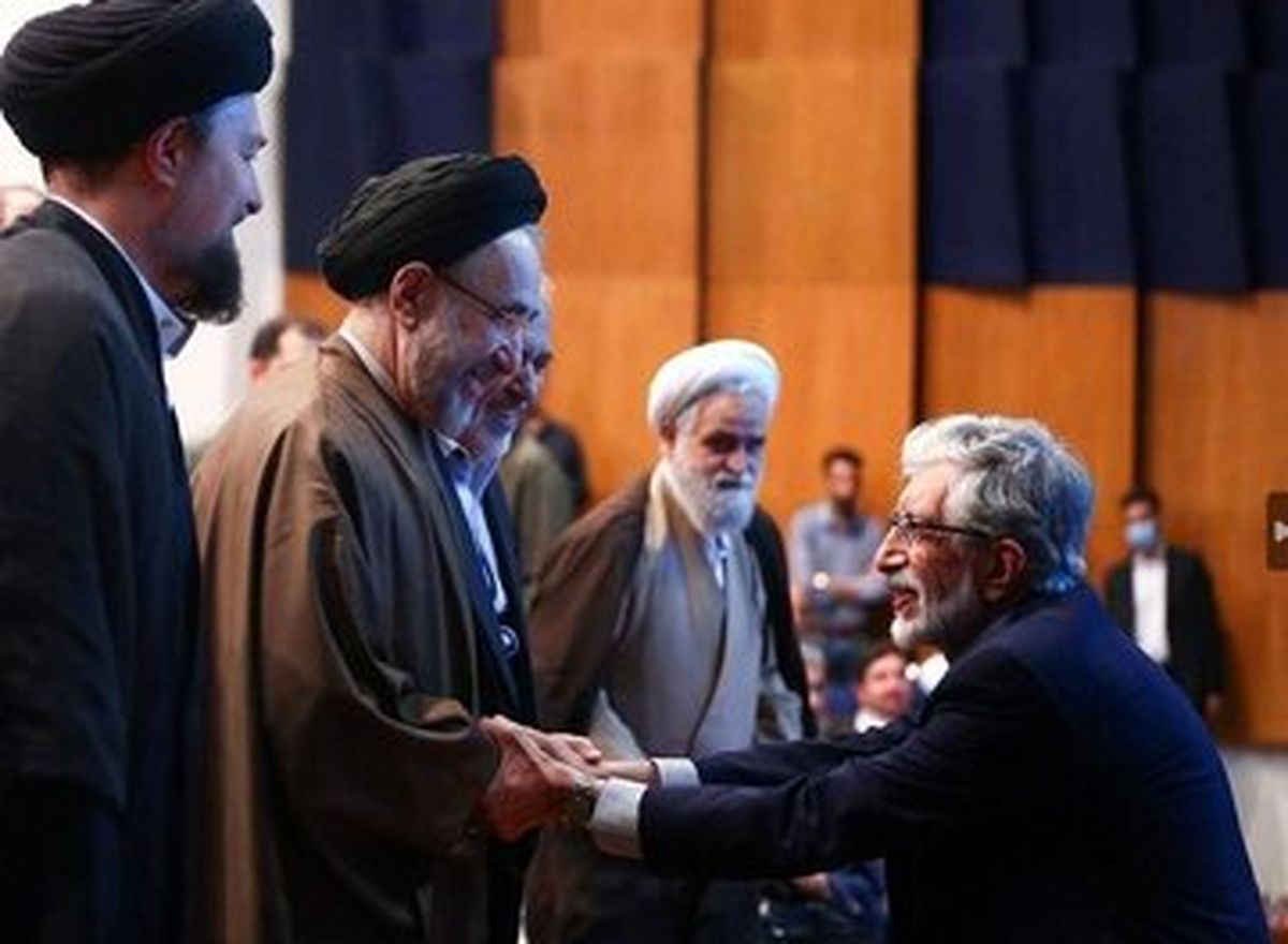 انتقاد از واکنش دفتر حداد به بازتاب عکس او با خاتمی/ مگر یک سلام و علیک ساده نیاز به بیانیه دارد؟