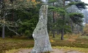 این تخته‌سنگ عجیب یک «نفرین» ۱۷۰۰ ساله است!
