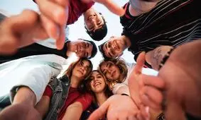 سه حرکت هوشمندانه در دهه ۲۰ زندگی تان انجام دهید تا پولدارتر و موفق تر شوید