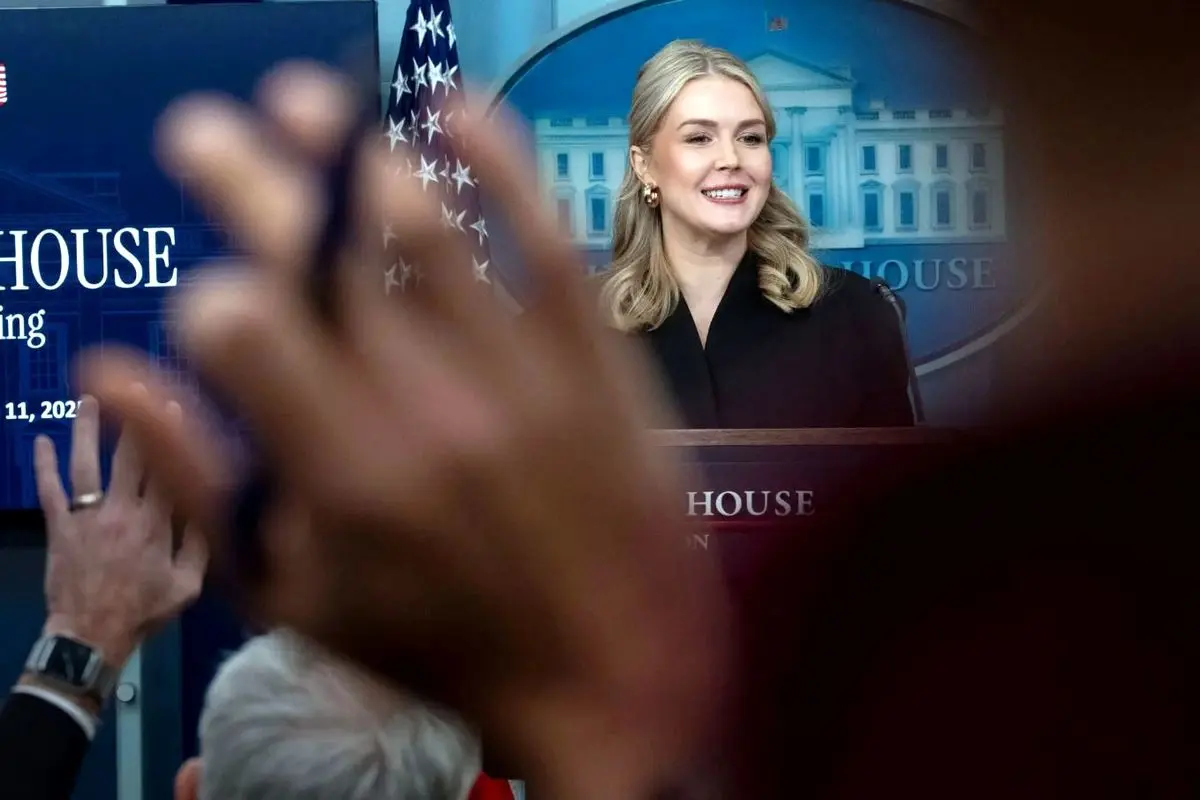 کارولین لیویت باردار شد و از ترامپ تشکر کرد!  