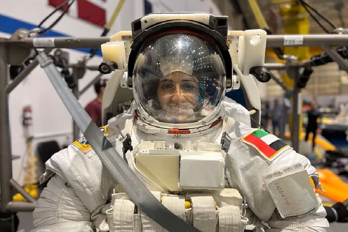 آماده سازی اولین زن فضانورد اماراتی برای اعزام به ماموریت فضایی/ عکس
