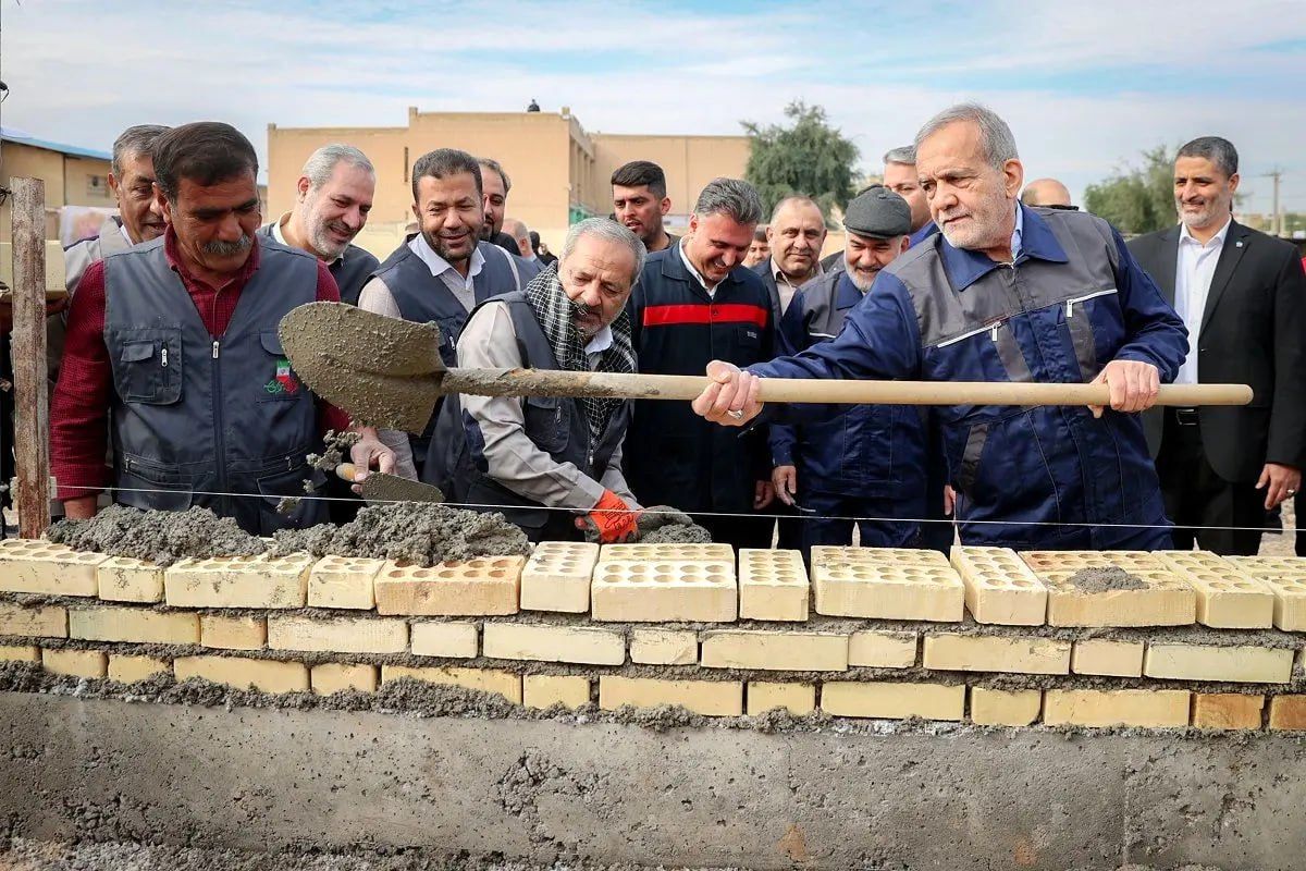 آقای رئیس جمهور به گفته خودتان عمل کنید، بگذارید بیل‌زن بیلش را بزند و شما هم مملکتداری کنید!