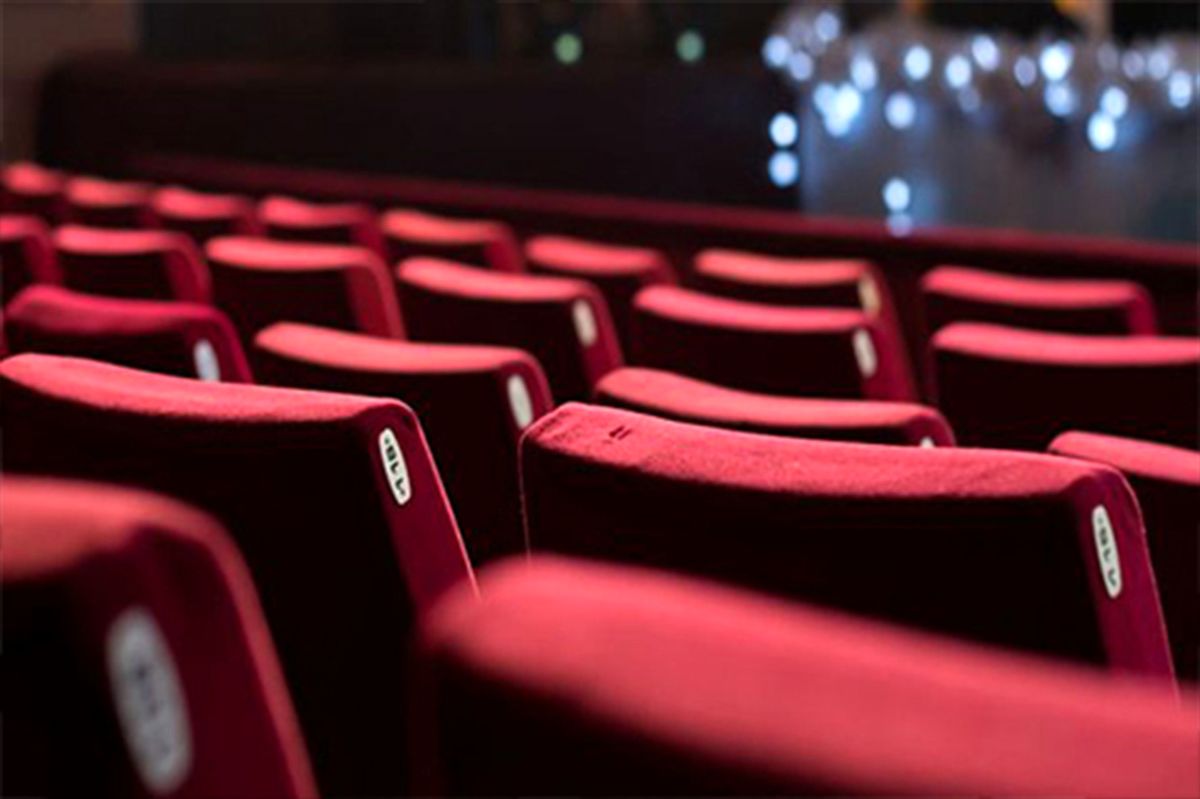 چرا صندلی سینماها قرمز است؟
