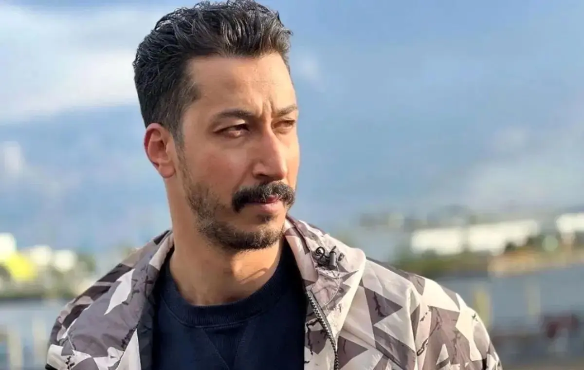 بهرام افشاری برنده سیمرغ بلورین شد