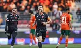صدر جدول لیگ برتر فوتبال قرمز شد/ جباری از پس پرسپولیس برنیامد

