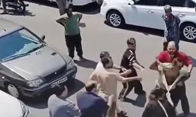 کتک خوردن 2 زن توسط یک مرد گیلانی وسط خیابان/ ویدئو 