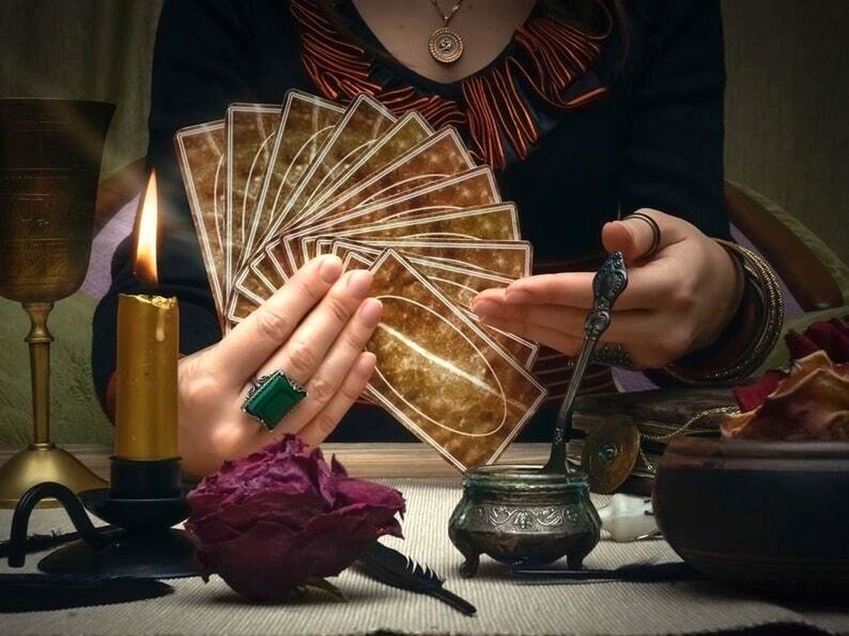 به جای فالگیری، والذاریات بخوانید/ هیچ کس نمیتواند بخت کسی را ببندد/ حکم جادوگری در دین ارتداد است