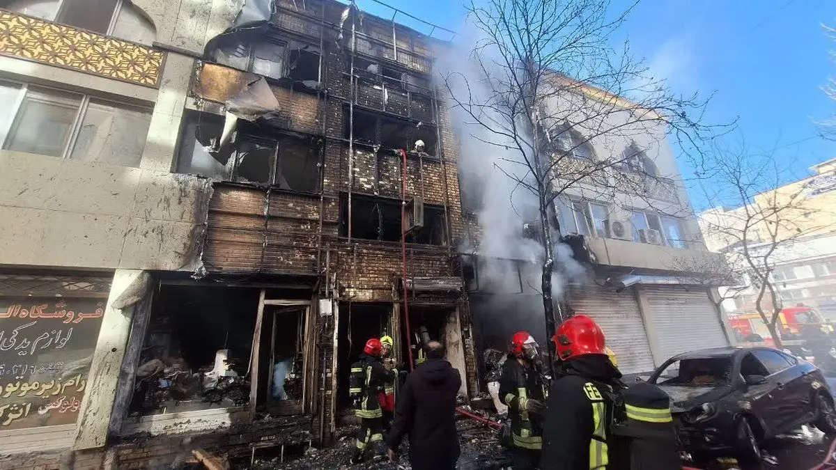 آتش‌سوزی مهیب و گسترده در خیابان امام رضا مشهد/ ویدئو