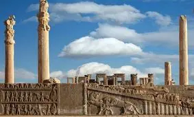 سفر در زمان؛ «کارگران تخت جمشید در حال دریافت دستمزدشان»؛ سال 1312