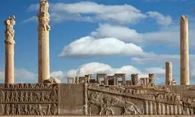سفر در زمان؛ «کارگران تخت جمشید در حال دریافت دستمزدشان»؛ سال 1312