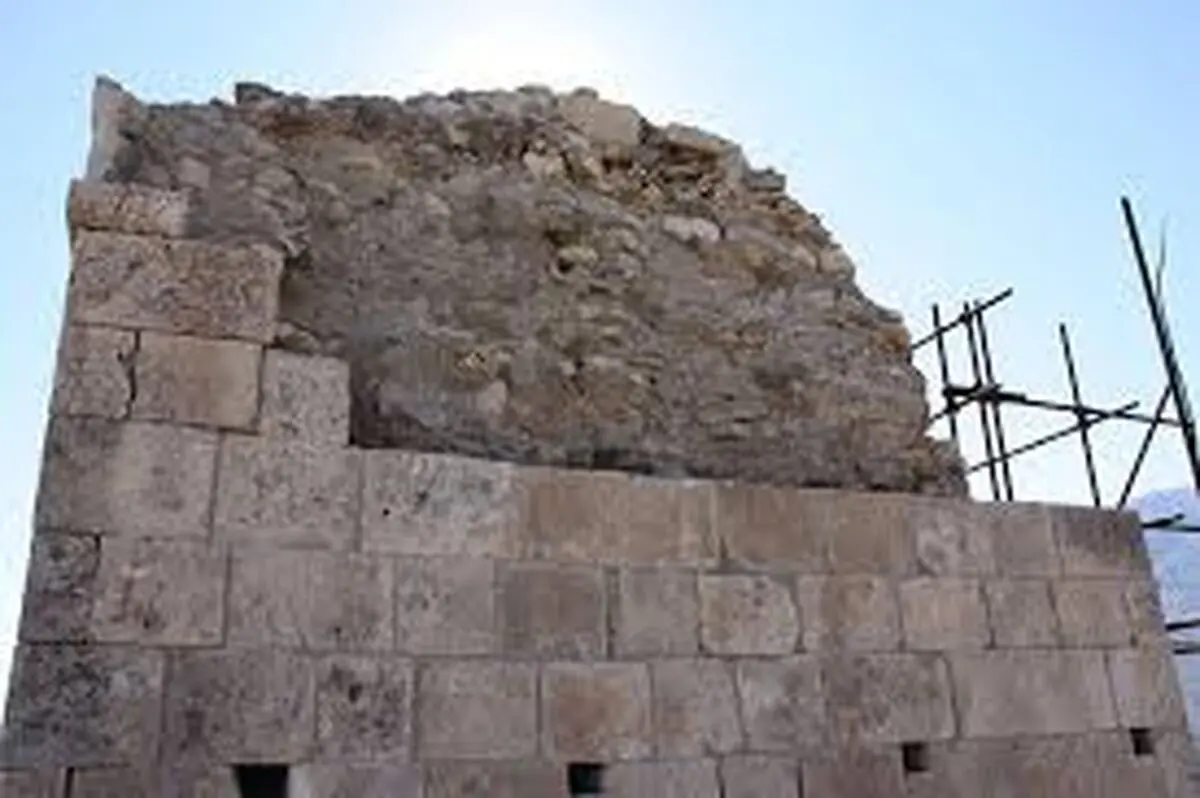 خراب‌کاری در آرامگاهِ جاماسب