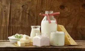 یک لیوان شیر برای هر نفر در روز، حدود ۹ درصد حقوق ماهانه کارگر را می‌بلعد/ هزینه شیر یک خانواده سه‌نفره، ماهانه ۱.۹ تا ۲.۲ میلیون تومان/ لبنیات؛ کالایی که دارد طبقاتی می‌شود