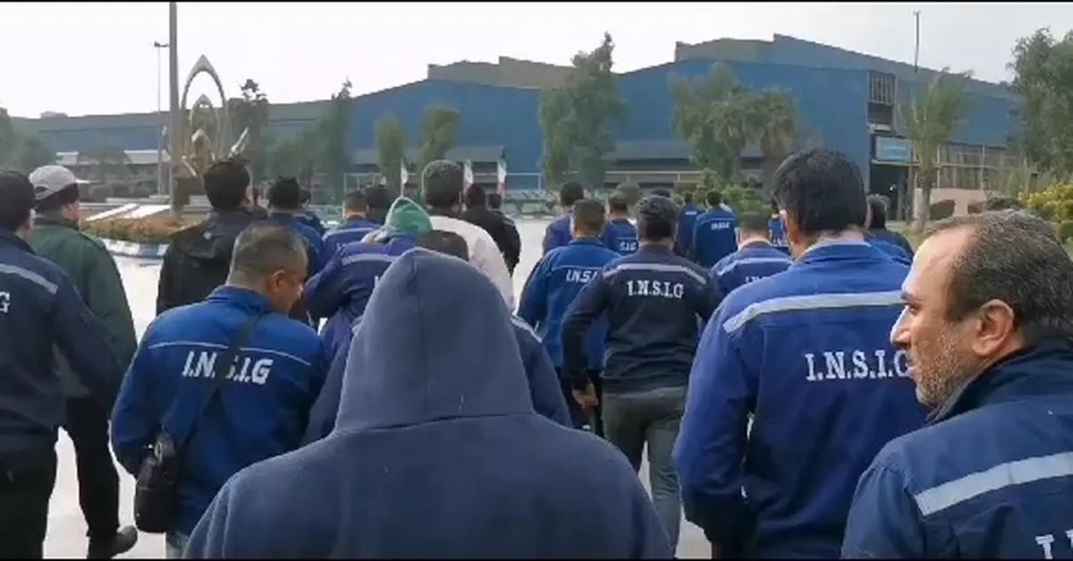 اعتراض کارگران گروه ملی فولاد به عدم اجرای طرح طبقهبندی و بسته شدن کارت ۲۱ نفر