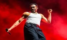 خواننده ای که روی سن سکته مغزی کرد 