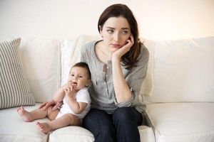 به حرف‌های مادر افسرده گوش دهید/ ۱۵ درصد زنان بعد از زایمان افسرده می‌شوند
