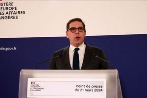 پاریس به دنبال اعمال «فشار حداکثری» علیه ایران برای آزادی جاسوسان فرانسوی