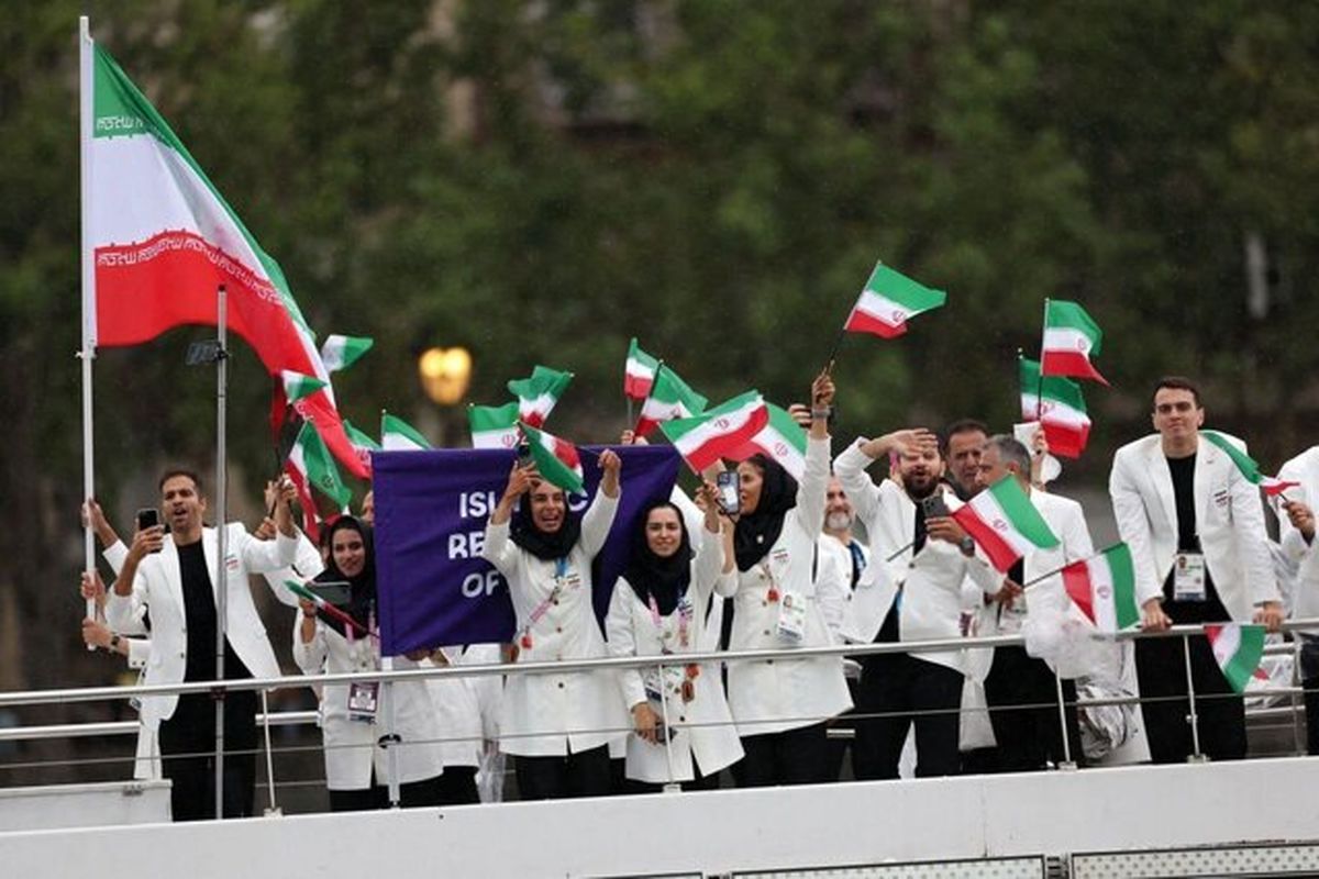 آغاز افتتاحیه المپیک ۲۰۲۴ پاریس/ ایران، هند، عراق و اندونزی روی یک قایق در افتتاحیه المپیک/ ویدئو